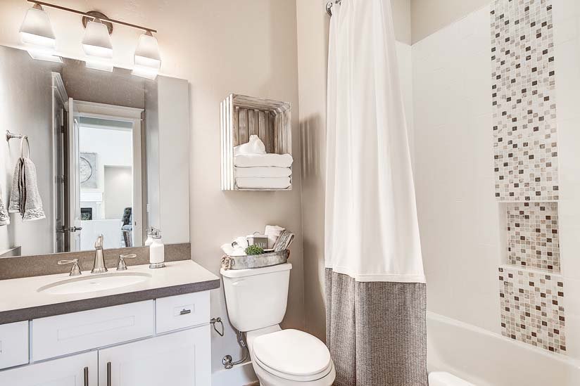 23_Guest-Bathroom1