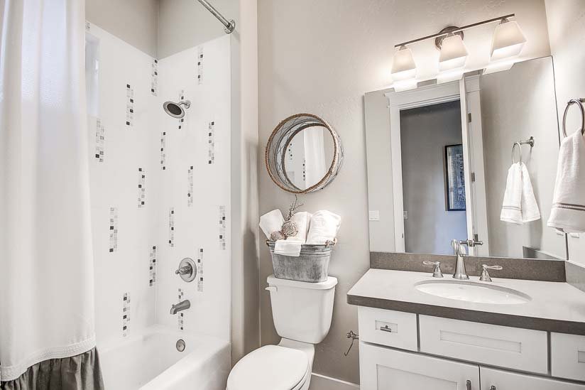 27_Guest-Bathroom2